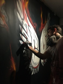 IMG 5036 Lartiste local ABUZ en action au musée du street art de Tahiti - Crédit : TNG/ONOU-JOZ