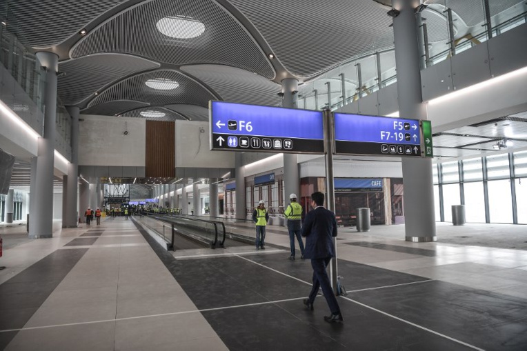 Turquie: Chute mortelle dans un aéroport d'un Britannique expulsé d'un avion