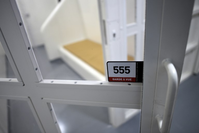 Placé en garde à vue, il remercie les gendarmes