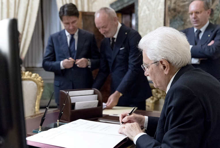 Les populistes s'installent au pouvoir en Italie