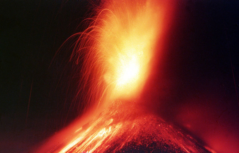 Guatemala: au moins 25 morts dans l'éruption d'un volcan, les secours mobilisés Guatemala: au moins 25 morts dans l'éruption d'un volcan, les secours mobilisés