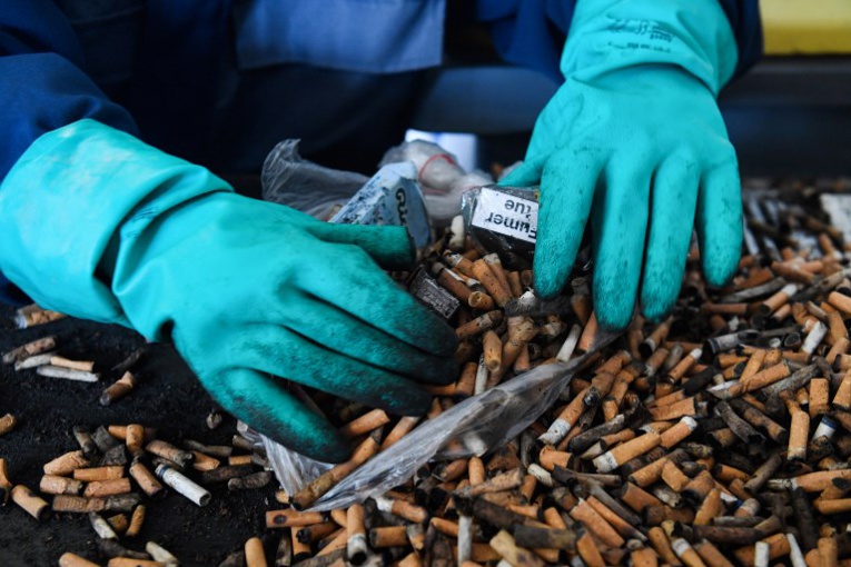 De déchets toxiques à mobilier: les mégots désormais recyclés De déchets toxiques à mobilier: les mégots désormais recyclés
