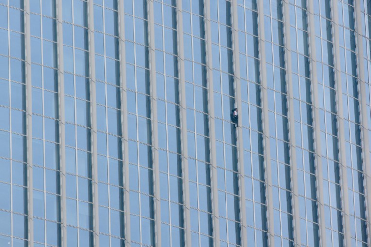 Le "spiderman français" contraint de renoncer dans l'ascension d'un gratte-ciel de Séoul