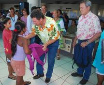 Opération Cartables à Punaauia: SUR LE CHEMIN DE L’ECOLE !
