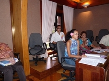 Au premier plan, madame Ambre Van Cam, conseillère technique en charge des PME-PMI  au ministère de la reconversion économique