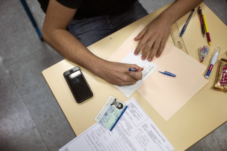 Portable à l'école: "signal" ou loi "cosmétique", l'interdiction votée à l'Assemblée
