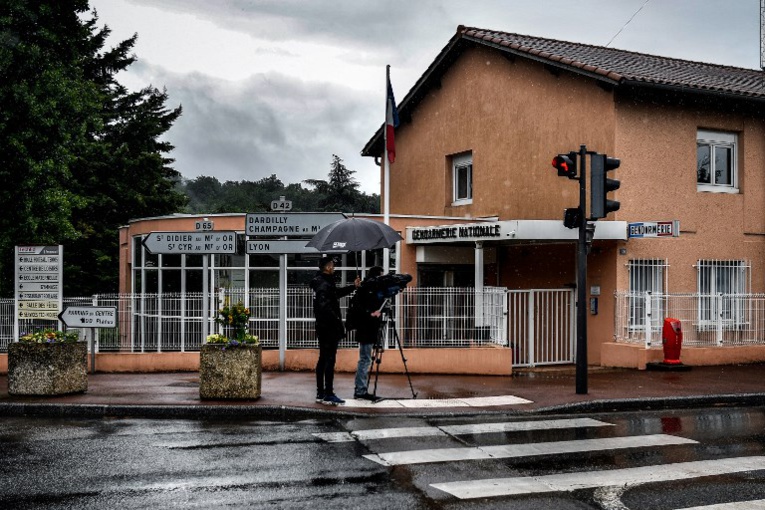 Deux fillettes retrouvées mortes dans leur chambre, dans une caserne de gendarmerie Deux fillettes retrouvées mortes dans leur chambre, dans une caserne de gendarmerie