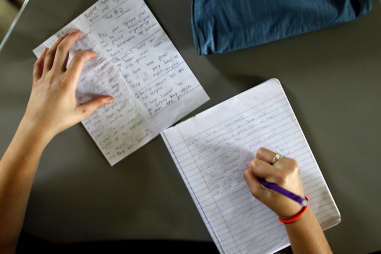 Gard: le directeur d'un collège dénonce un viol, il est menacé de licenciement Gard: le directeur d'un collège dénonce un viol, il est menacé de licenciement