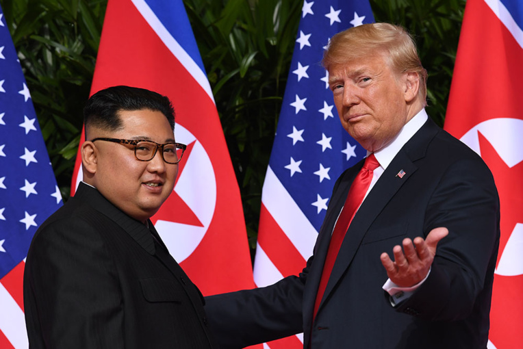 Trump-Kim, un tête-à-tête historique et des questions en suspens Trump-Kim, un tête-à-tête historique et des questions en suspens