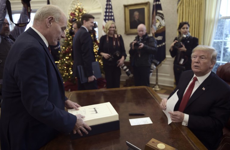 La manie de Trump de déchirer ses documents, un cauchemar pour les archivistes La manie de Trump de déchirer ses documents, un cauchemar pour les archivistes