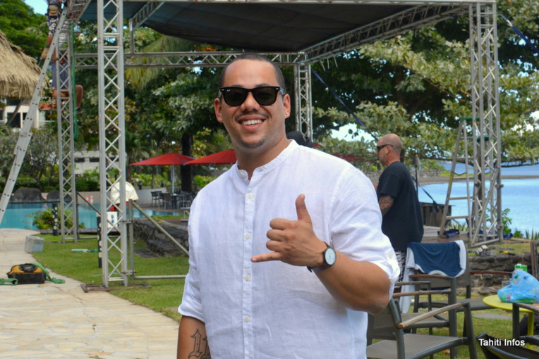 Ben l'Oncle Soul devant la scène qu'il occupera demain soir à Arue. Ben l'Oncle Soul devant la scène qu'il occupera demain soir à Arue.