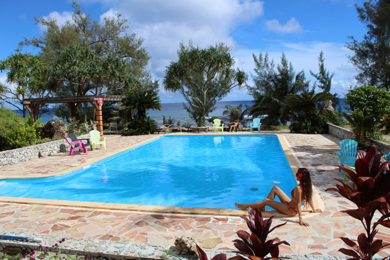La splendide piscine de la pension, unique à Rurutu ; un plus incontestable pour se détendre après une journée d’excursion. La splendide piscine de la pension, unique à Rurutu ; un plus incontestable pour se détendre après une journée d’excursion.