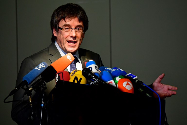 Carles Puigdemont réclame le retrait de la marque de jambons "Pig Demont" Carles Puigdemont réclame le retrait de la marque de jambons "Pig Demont"