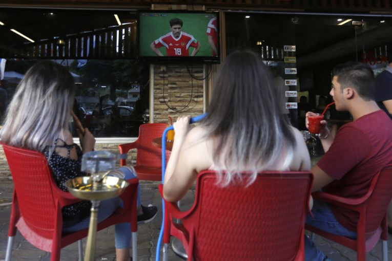 Frayeur pour l'Arabie saoudite: un moteur de l'avion des joueurs prend feu Frayeur pour l'Arabie saoudite: un moteur de l'avion des joueurs prend feu