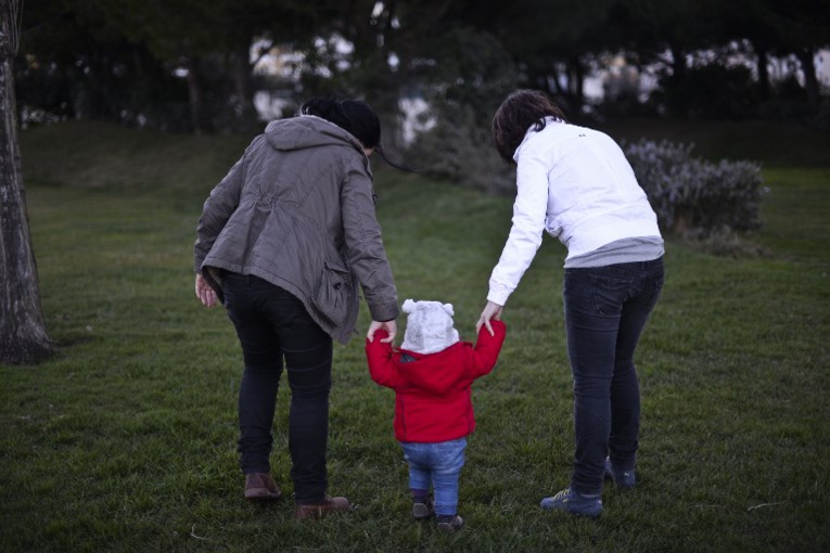 Adoption: en Seine-maritime, des soupçons de discrimination envers les homosexuels Adoption: en Seine-maritime, des soupçons de discrimination envers les homosexuels
