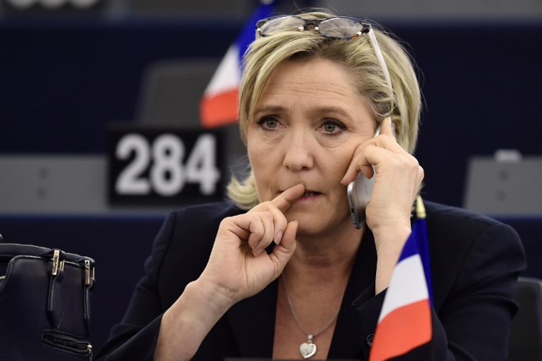Marine Le Pen doit bien rembourser 300.000 euros au Parlement européen Marine Le Pen doit bien rembourser 300.000 euros au Parlement européen