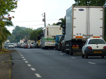 Embouteillage pour raison de cafouillage à Mahina.