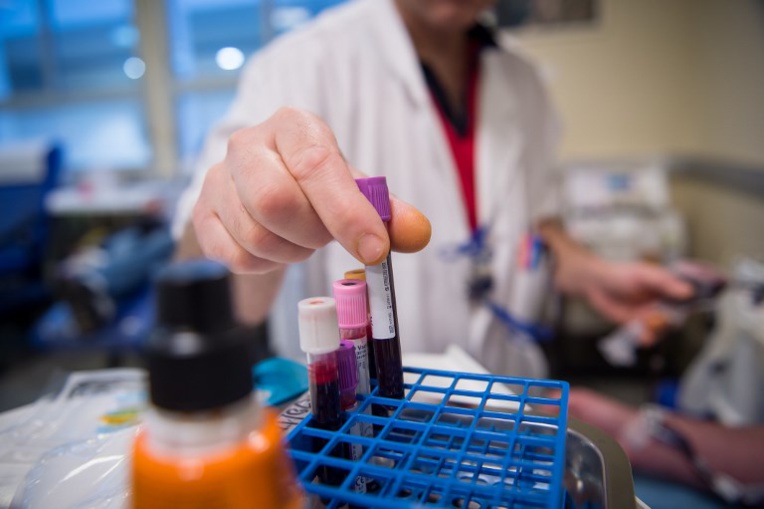 Don du sang par les homosexuels: recours d'un Français devant la CEDH Don du sang par les homosexuels: recours d'un Français devant la CEDH