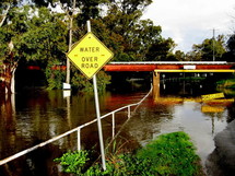 Une route complètement submergée dans le centre de l’État australien du Victoria ce week-end.