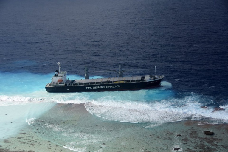 Un cargo de 132 mètres de long s'est échoué, à la pointe nord-est de l'atoll de Raroia dans l'archipel des Tuamotu.