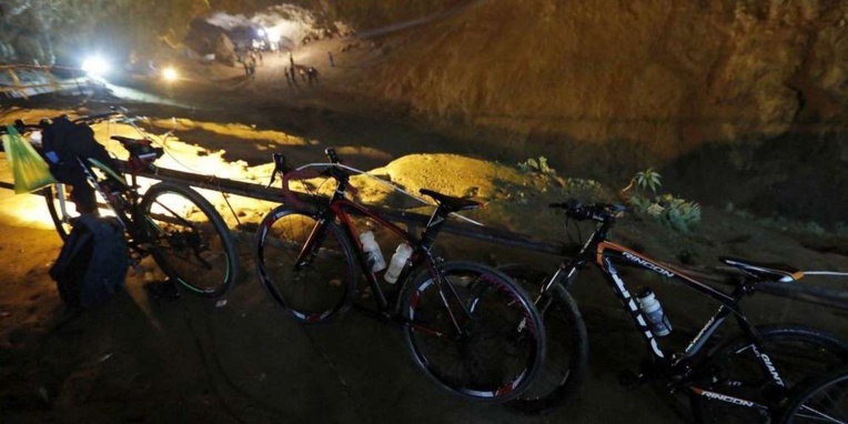 Thaïlande: toujours aucune nouvelle des 12 enfants piégés dans une grotte