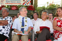 Photo d'archives: Adolphe Colrat et Gaston Tong Sang au congré des communes en juillet 2010