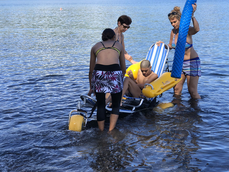 Le matériel a été financé par la municipalité et par la réserve parlementaire du sénateur Nuihau Laurey.