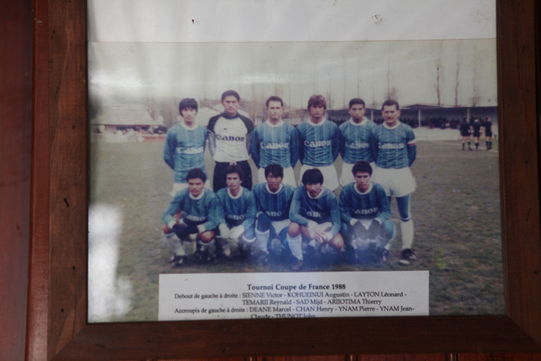 22-L'équipe de la grande époque avec Thierry Ariiotima et Reynald Temarii, entre autres.. 22-L'équipe de la grande époque avec Thierry Ariiotima et Reynald Temarii, entre autres..