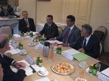 La délégation gouvernementale rencontre Dominique Bussereau