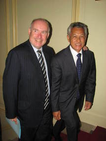 Vidéo: Gaston Tong Sang  défend les compagnies aériennes auprès de M. Busserau