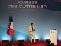 Assises : Macron vante « l’archipel de France »