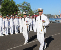 Le contre-amiral Denis Bertrand et le capitaine de frégate Joffrey Guerry.