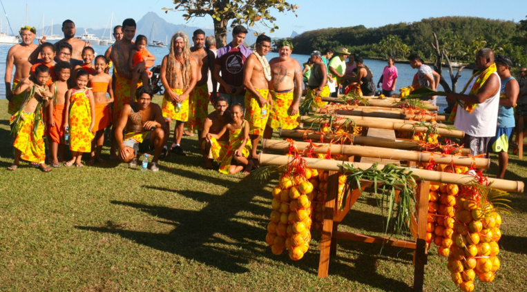 Photo de famille avant le défilé. Photo de famille avant le défilé.