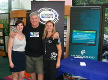 Graham Mourie et Christine Bôle, la directrice de l'agence ANZ Papeete