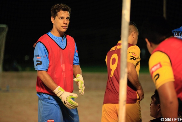 Naea Bennett a joué au poste de gardien Naea Bennett a joué au poste de gardien