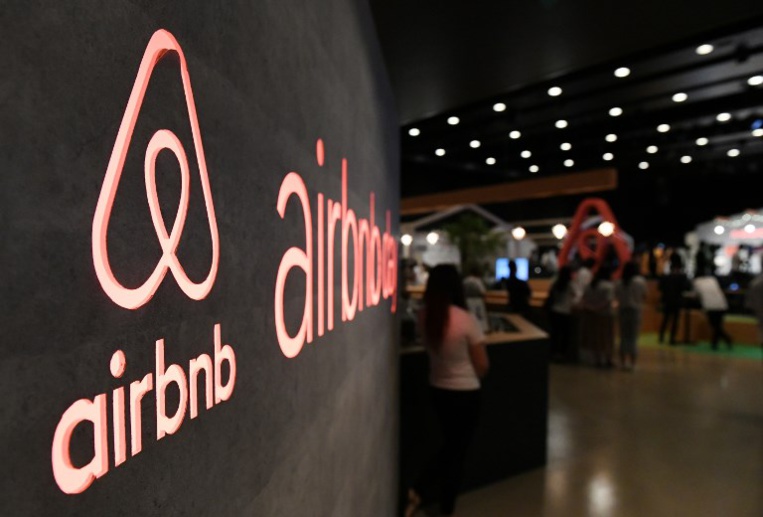 Airbnb: matelas gonflables, milliards et polémiques Airbnb: matelas gonflables, milliards et polémiques