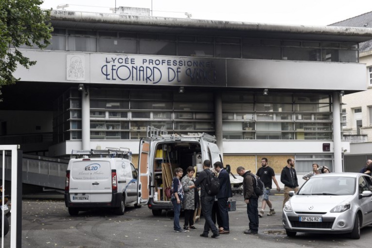 Jeune tué à Nantes: le policier dit désormais avoir tiré "par accident" Jeune tué à Nantes: le policier dit désormais avoir tiré "par accident"