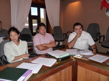 A la droite du ministre Teva ROHFRITSCH et monsieur Nuihau LAUREY,  conseiller technique chargé des études techniques et stratégiques en matière d’énergie