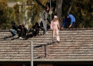 SYDNEY: Centre de rétention de Villawood : un nouveau groupe sur le toit