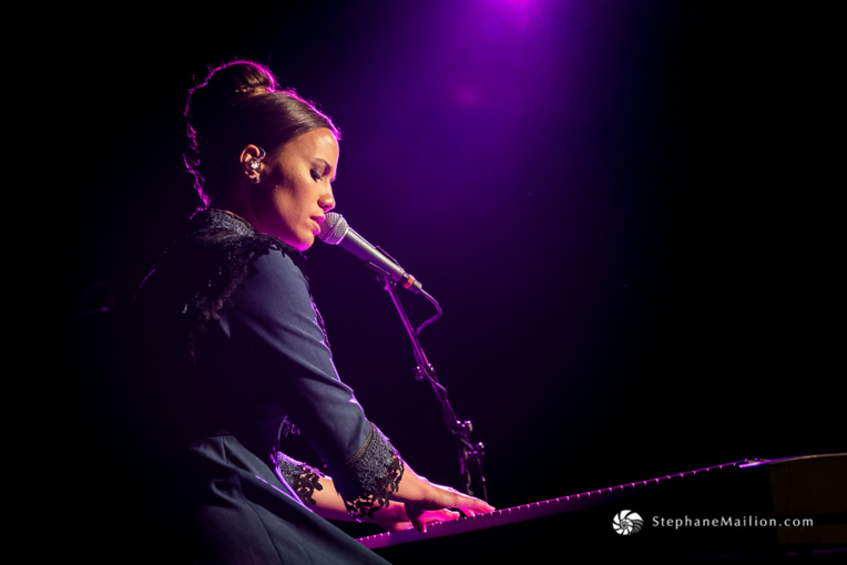 Vaiteani lors du concert au petit théâtre