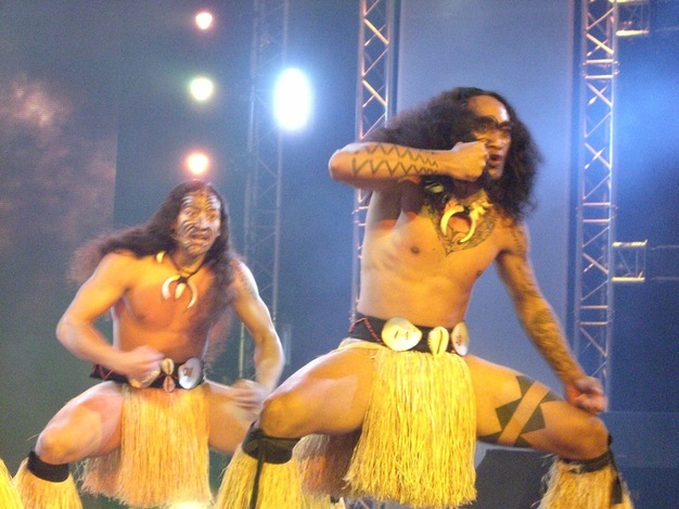 HAKA marquisiens avec tuki teikitohe est katupa steve