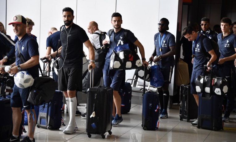 Mondial-2018: les Bleus en route, la France attend ses héros Mondial-2018: les Bleus en route, la France attend ses héros