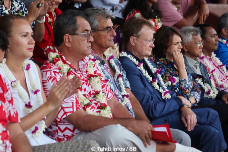 Le Président Edouard Fritch, le Haut Commissaire René Bidal, Le président du COL Jean Chicou Le Président Edouard Fritch, le Haut Commissaire René Bidal, Le président du COL Jean Chicou