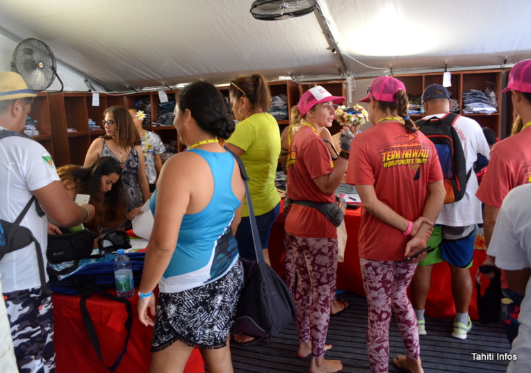 Visite de la Fan Zone à Aorai Tini Hau