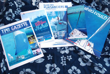 Les brochures distribuées aux visiteurs:la gazette de la TPR, le flyer sur les Sports nautiques à Tahiti MJS , le Guide des Plaisanciers 2011 ,le magazine Tahiti touch special nautisme à Tahiti