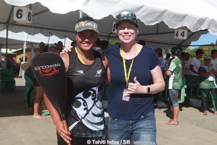 Marama Elkington avec la présidente de la fédération internationale Lara Collins Marama Elkington avec la présidente de la fédération internationale Lara Collins