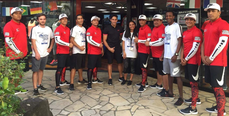 La semaine dernière, les danseurs ont récupéré leurs tenues chez un de leurs sponsors.