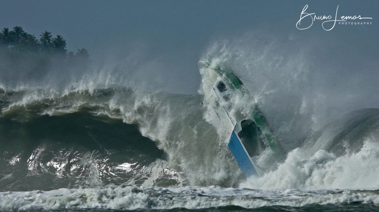 Surf - Indonésie : Le surf trip tourne au cauchemar MAJ Surf - Indonésie : Le surf trip tourne au cauchemar MAJ
