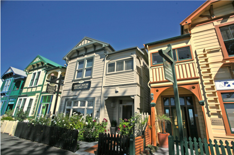 Les maisons de poupées du front de mer. Un cachet fou, face au Pacifique. Les maisons de poupées du front de mer. Un cachet fou, face au Pacifique.