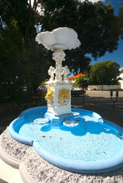Une fontaine très kitsch du centre-ville de Napier. Toute la petite cité affiche ce caractère Art Déco parfois un peu rococo. Délicieux…